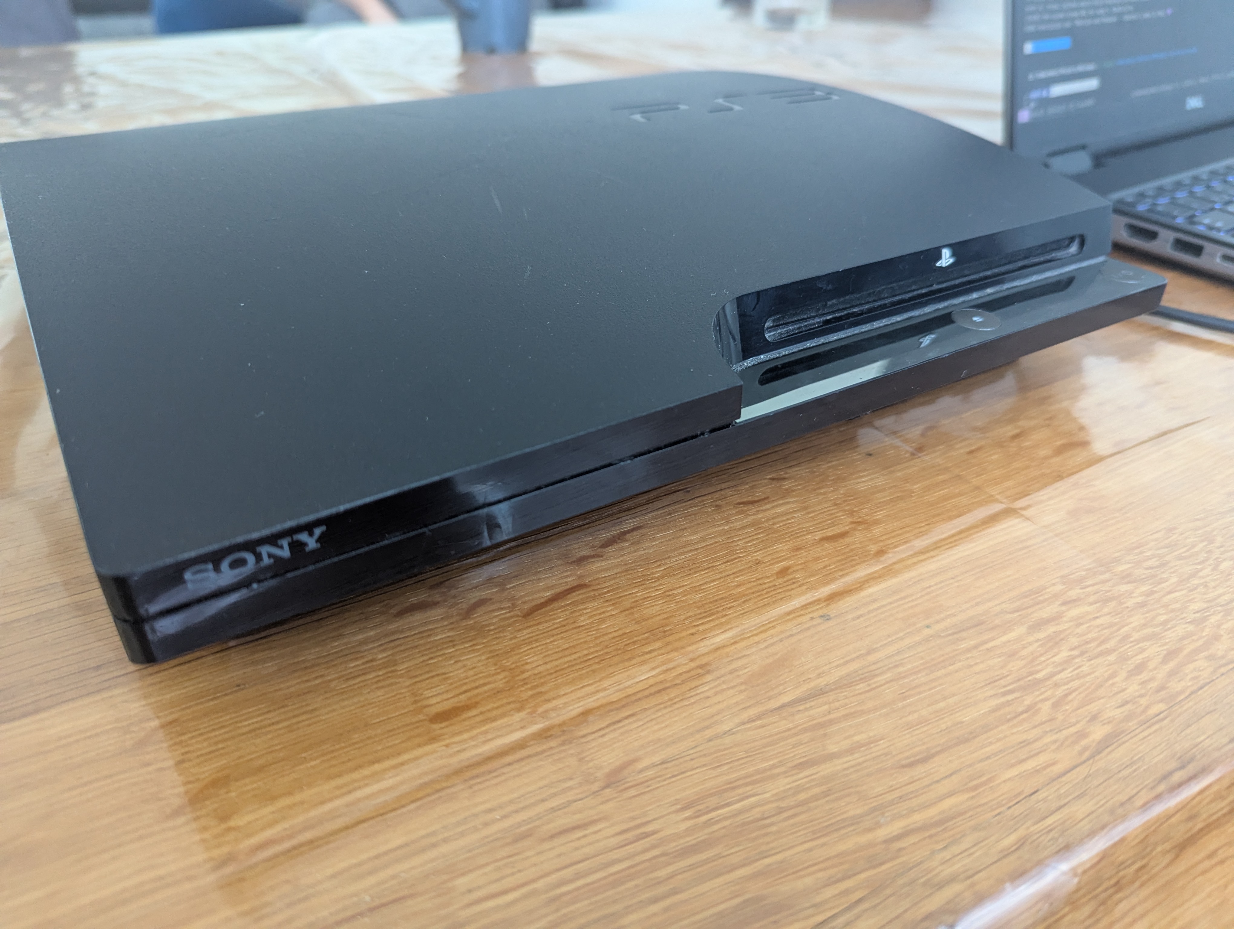 Sony PlayStation 3 Slim (1) Sony PlayStation 3 Slim (1)